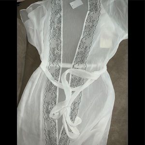 NWT embroidered beach cover kimono